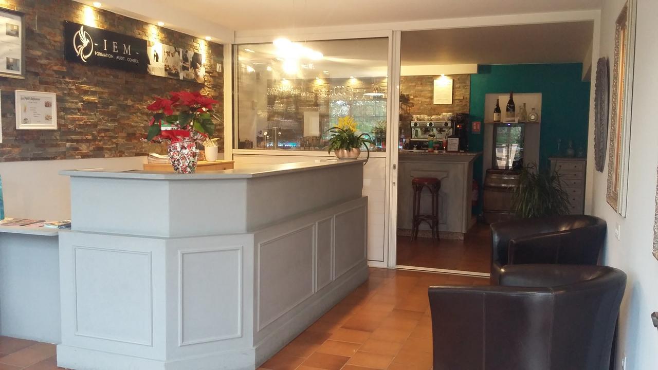 Hotel Restaurant Les 3 Chenes เฟรฌูส ภายนอก รูปภาพ