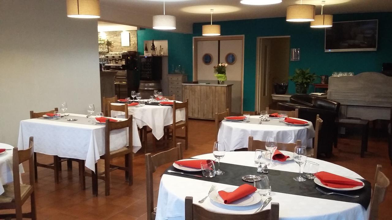 Hotel Restaurant Les 3 Chenes เฟรฌูส ภายนอก รูปภาพ